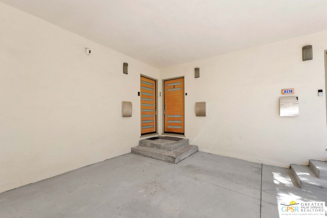 8319 Waring Ave Unit: 2
