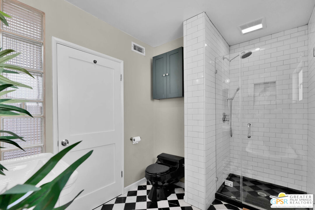 8319 Waring Ave Unit: 2