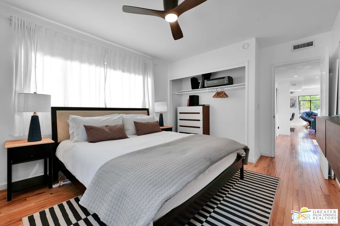 8319 Waring Ave Unit: 2