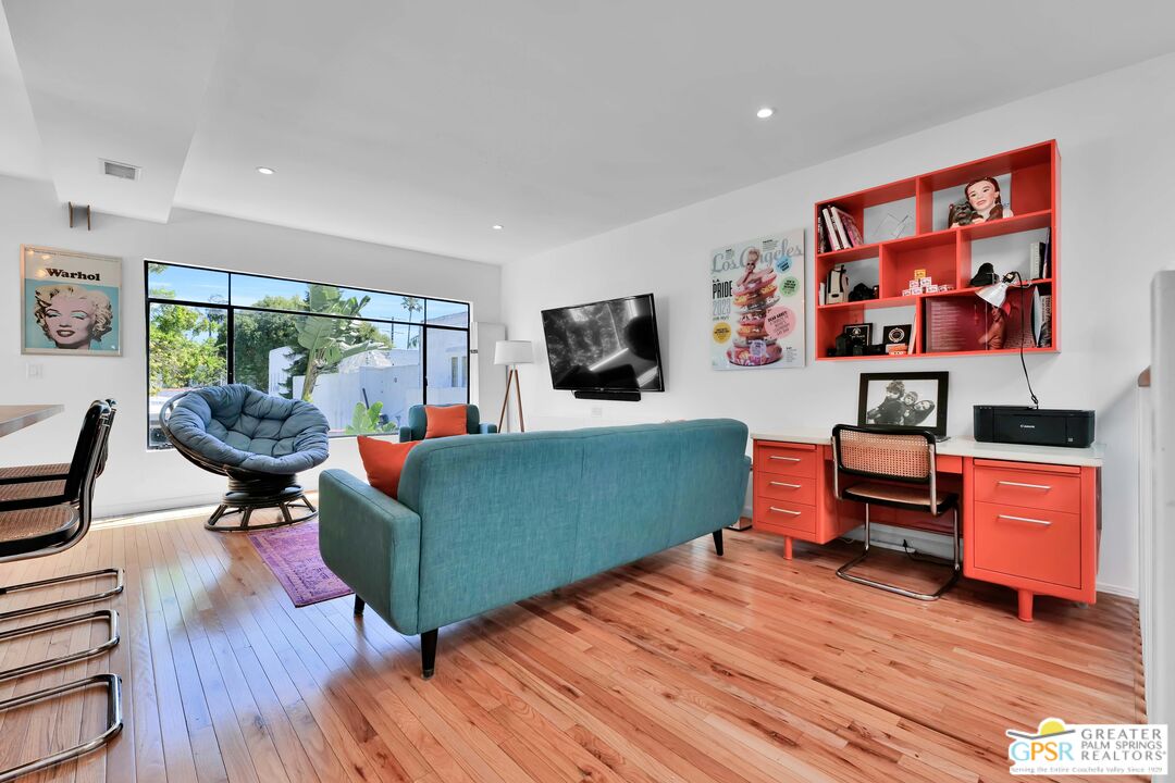 8319 Waring Ave Unit: 2