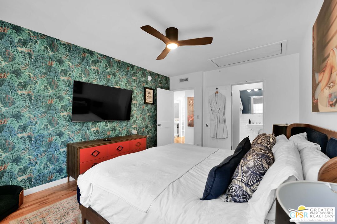 8319 Waring Ave Unit: 2