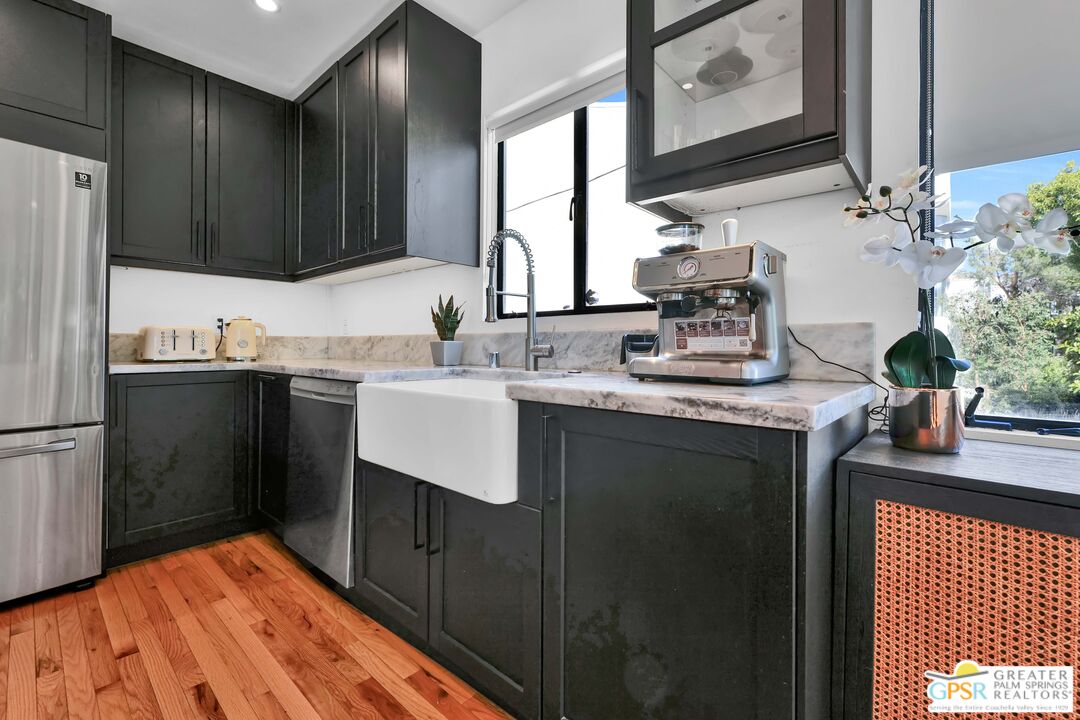 8319 Waring Ave Unit: 2