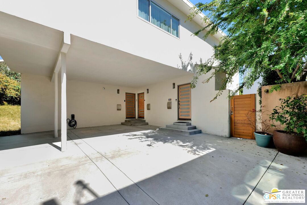 8319 Waring Ave Unit: 2