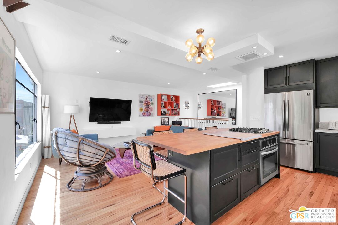 8319 Waring Ave Unit: 2