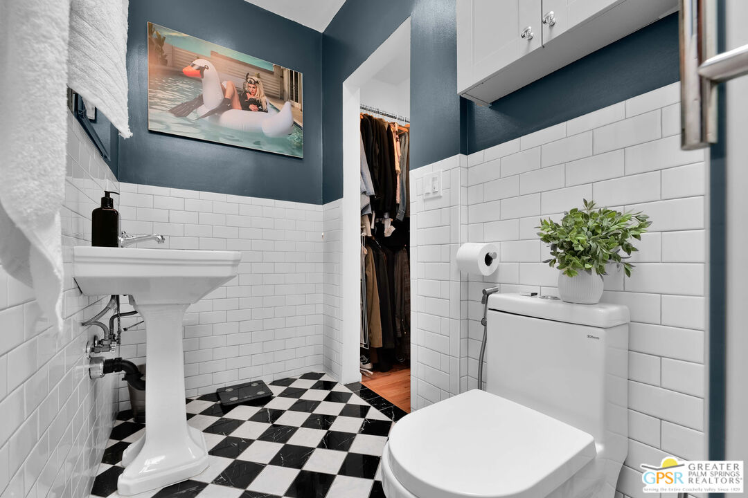 8319 Waring Ave Unit: 2