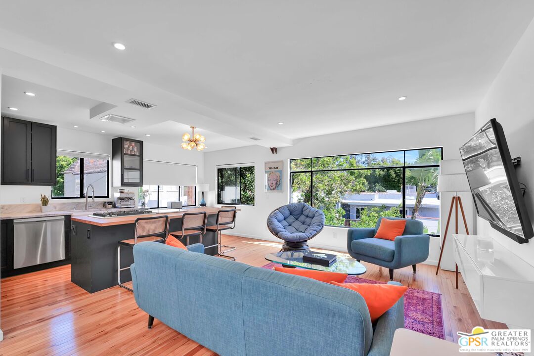8319 Waring Ave Unit: 2