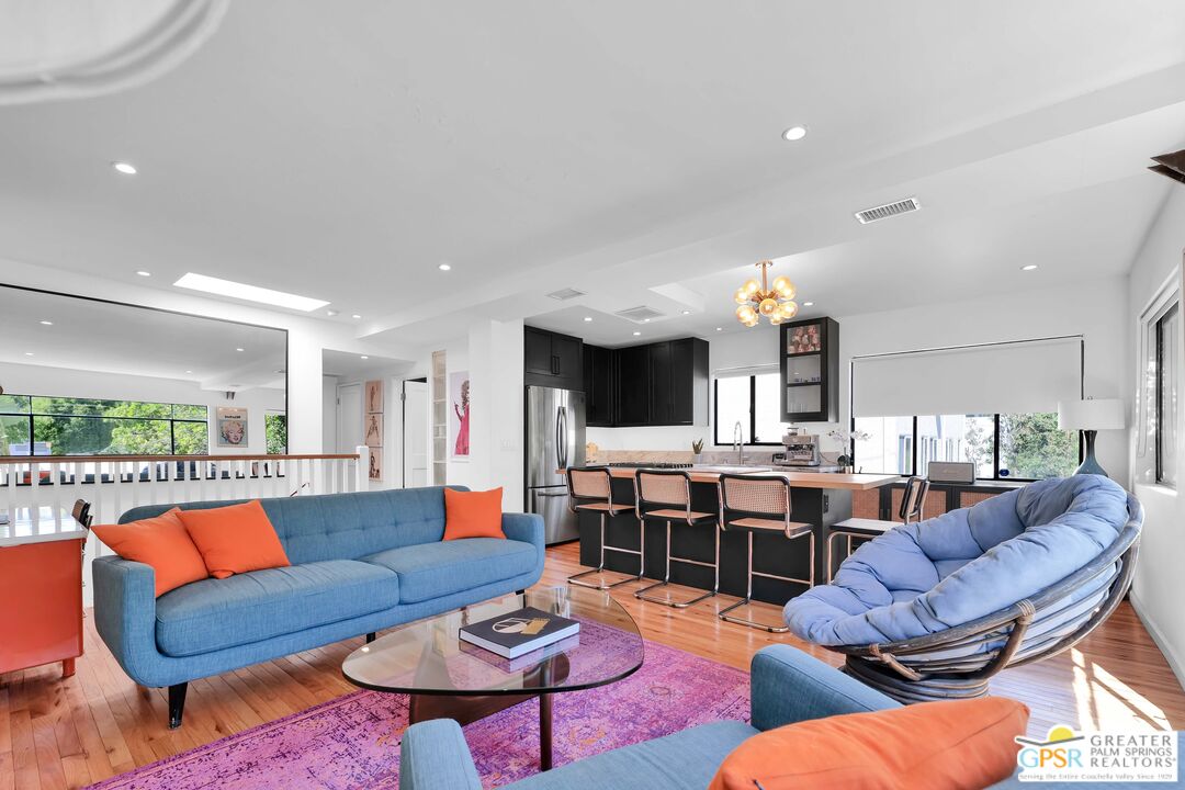 8319 Waring Ave Unit: 2
