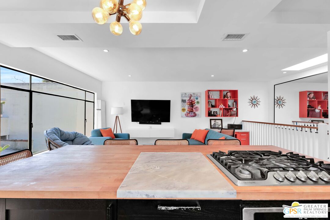 8319 Waring Ave Unit: 2