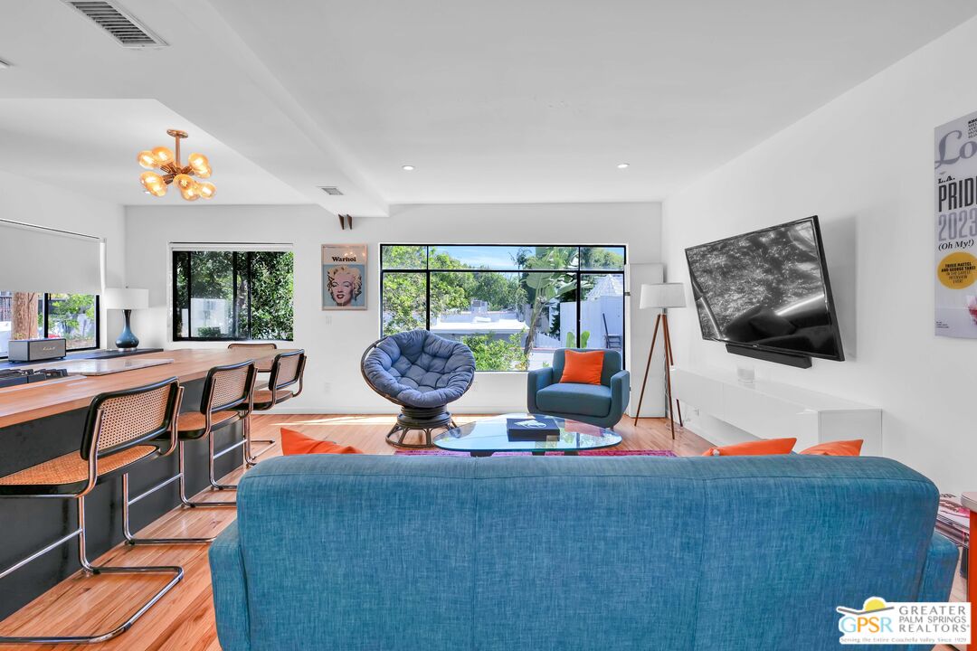 8319 Waring Ave Unit: 2