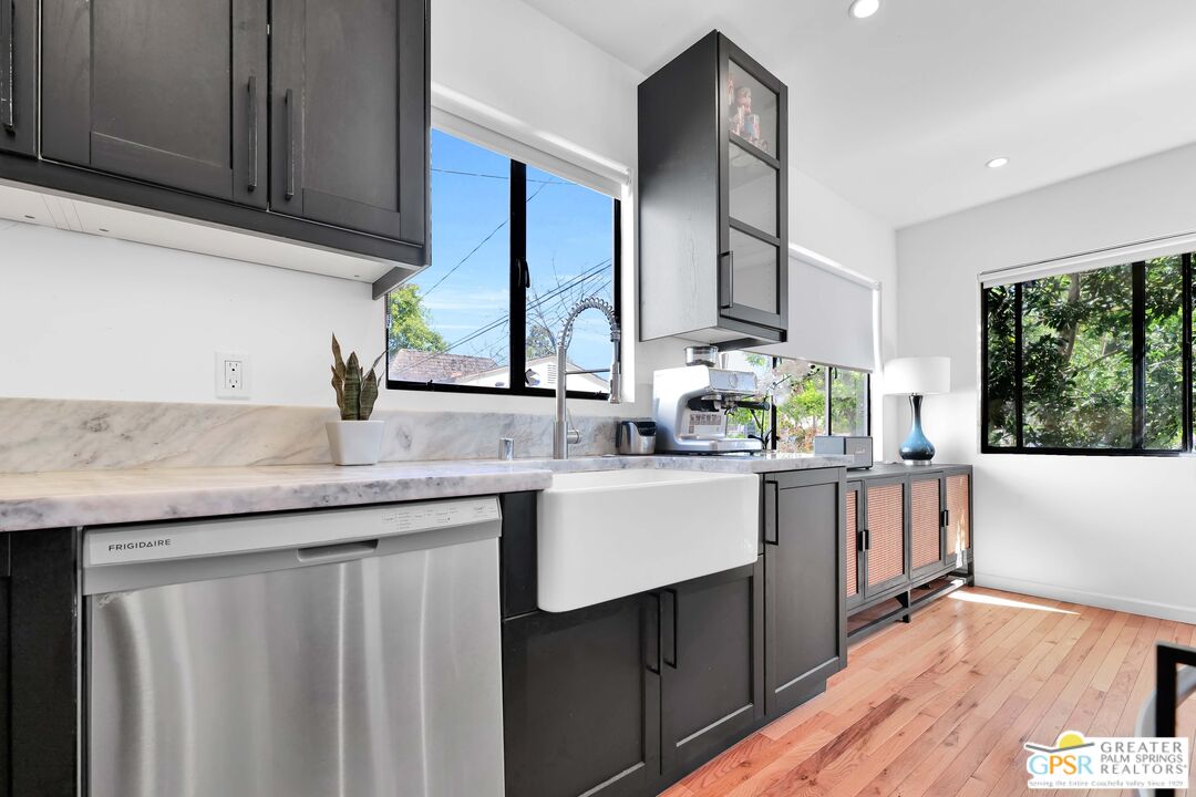 8319 Waring Ave Unit: 2