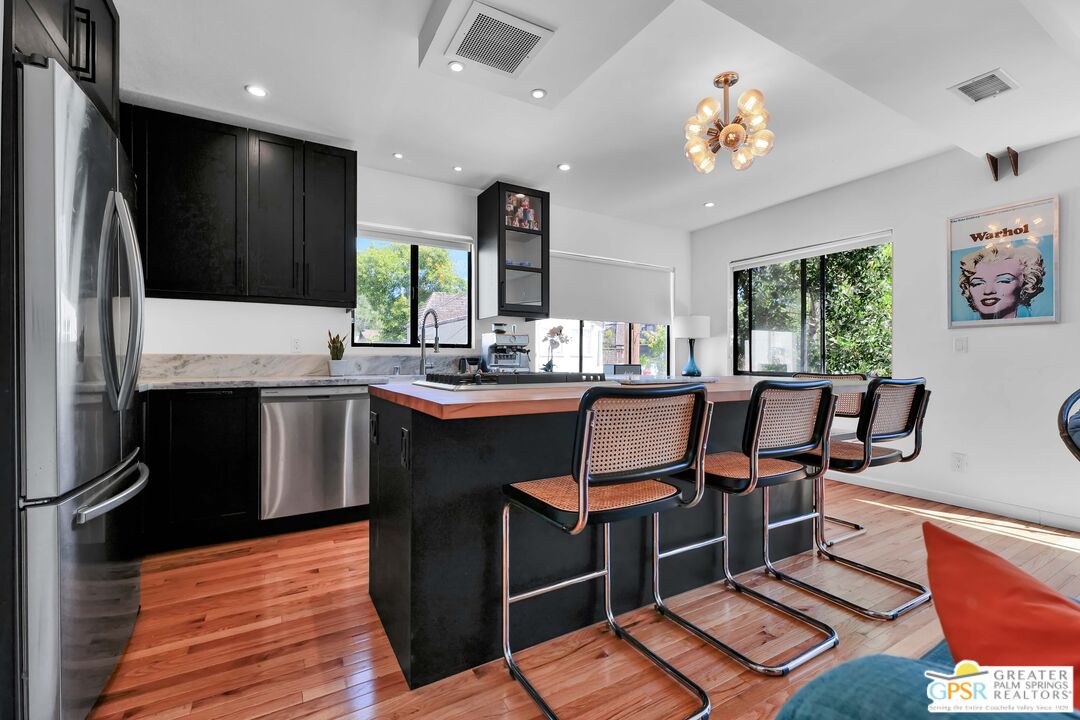 8319 Waring Ave Unit: 2