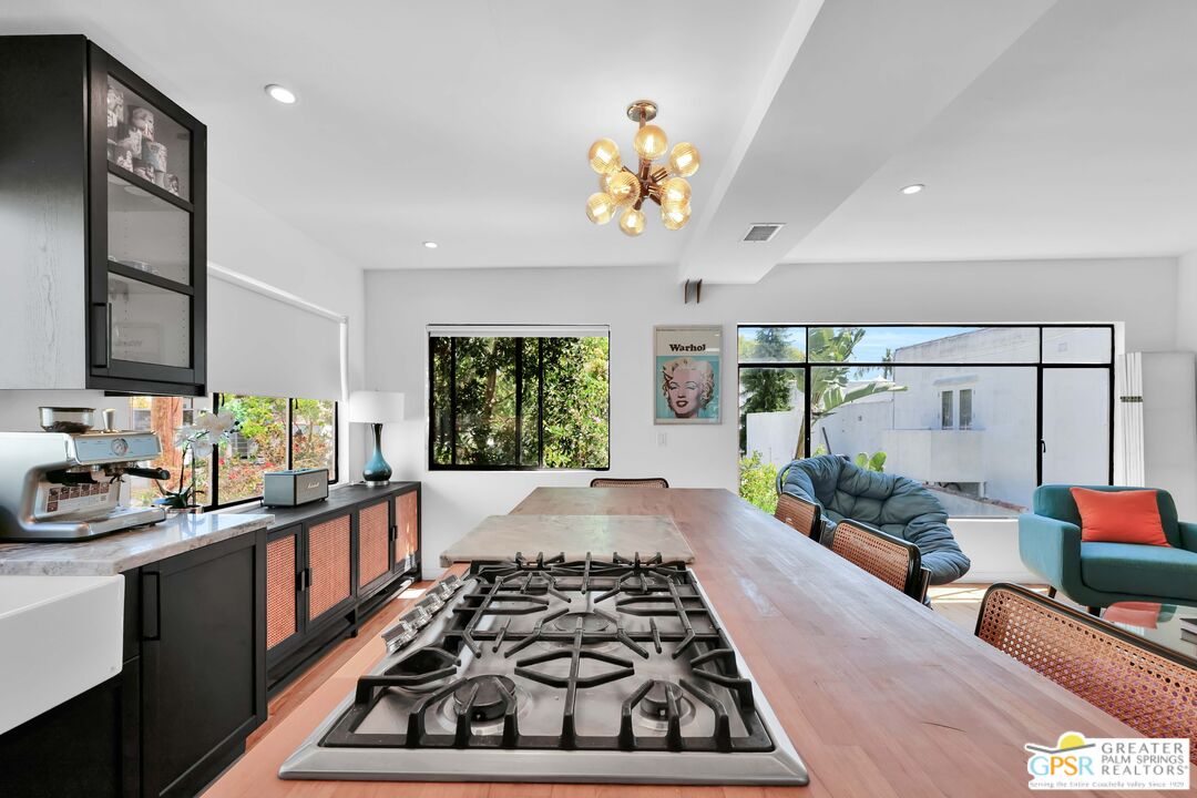 8319 Waring Ave Unit: 2