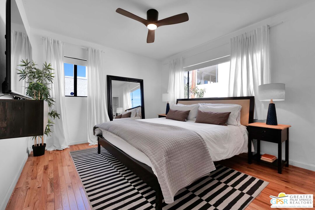 8319 Waring Ave Unit: 2
