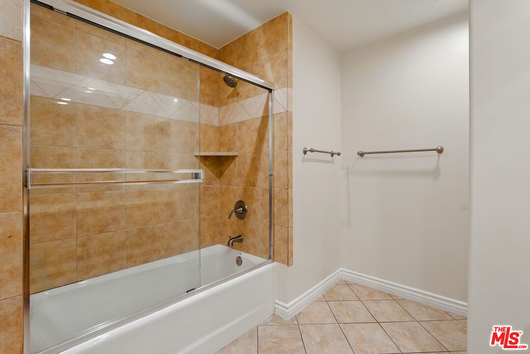 1861 Veteran Ave Unit: 102