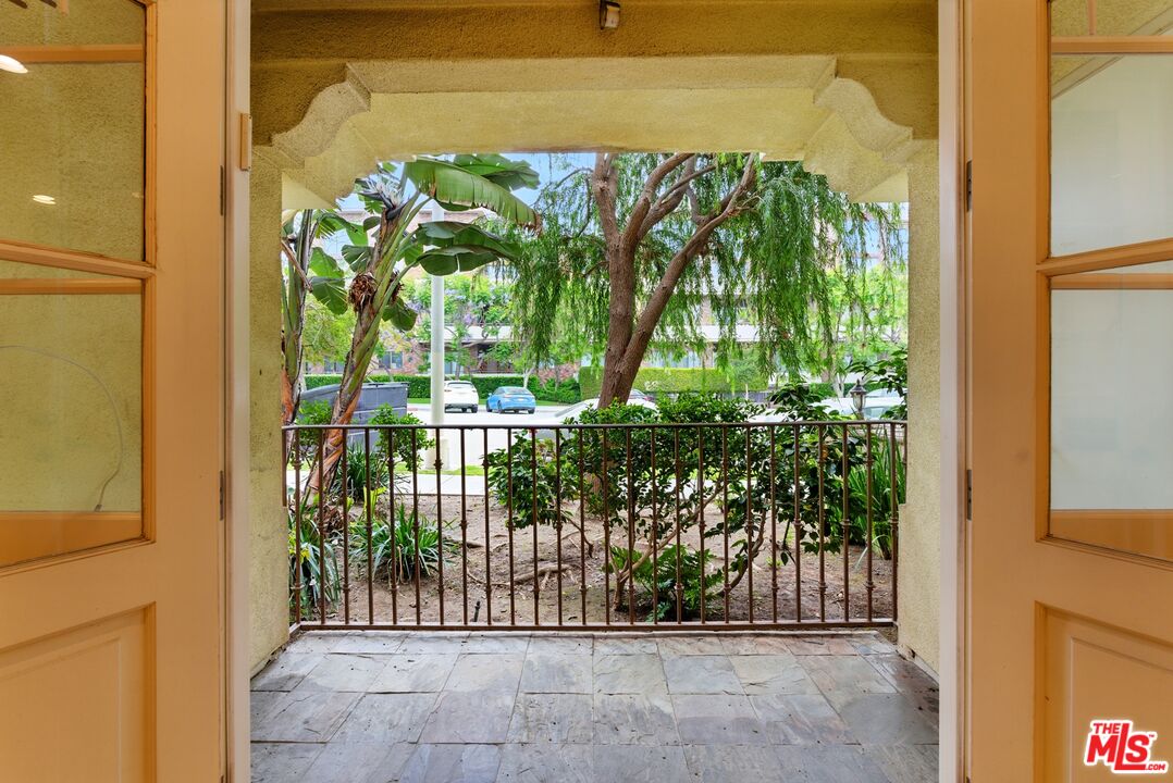 1861 Veteran Ave Unit: 102