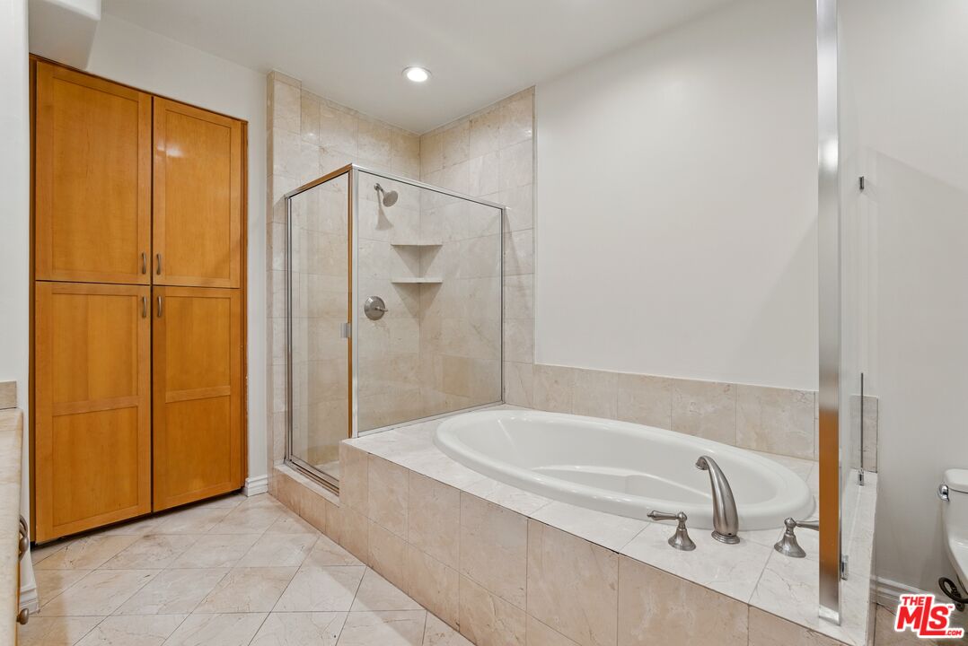 1861 Veteran Ave Unit: 102