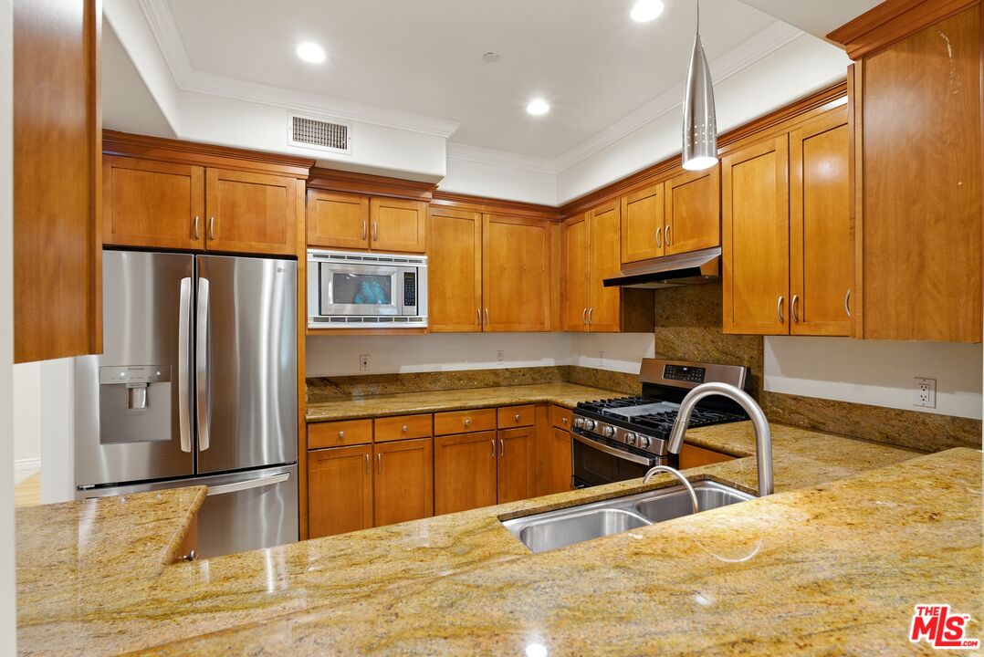 1861 Veteran Ave Unit: 102