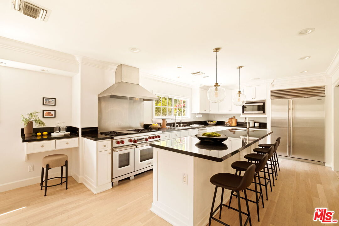 1132 Chantilly Rd