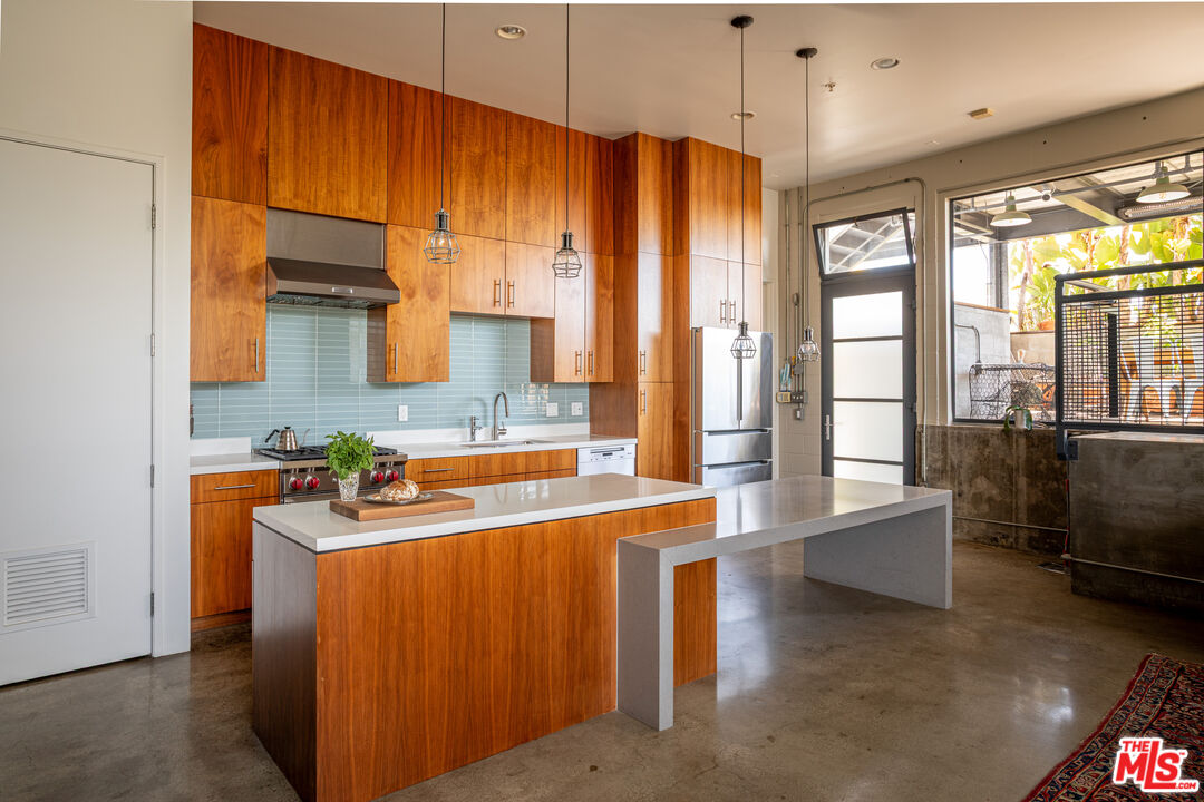 1534 17th St Unit: 105