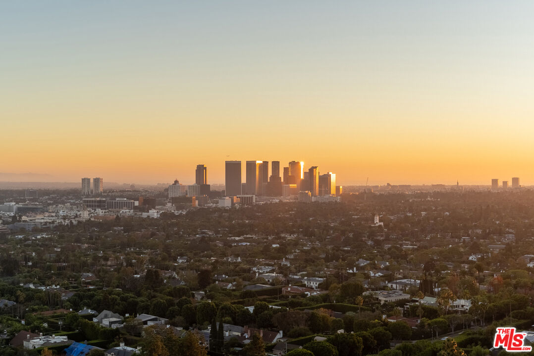 9255 Doheny Rd Unit: 2006