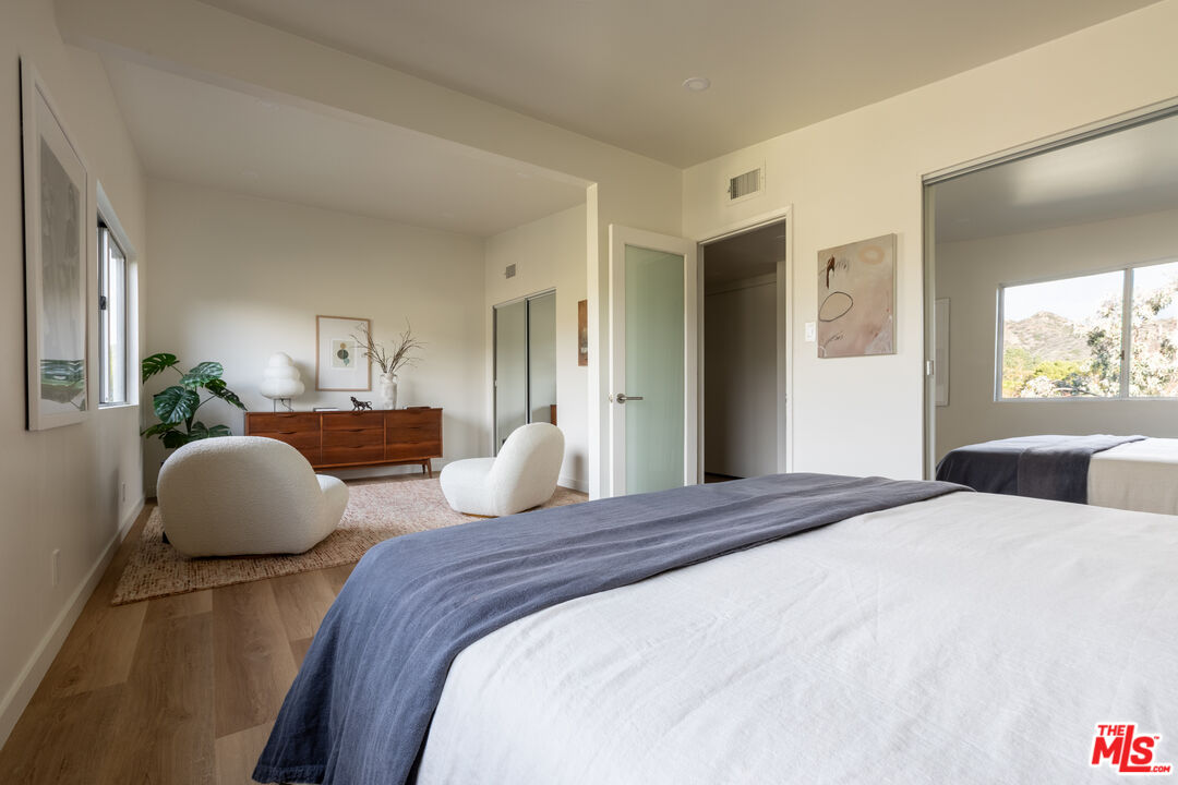 5661 Spreading Oak Dr