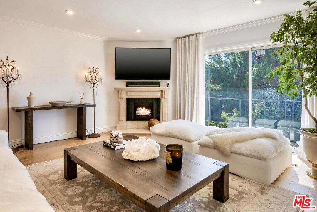 2385 Roscomare Rd Unit: D3