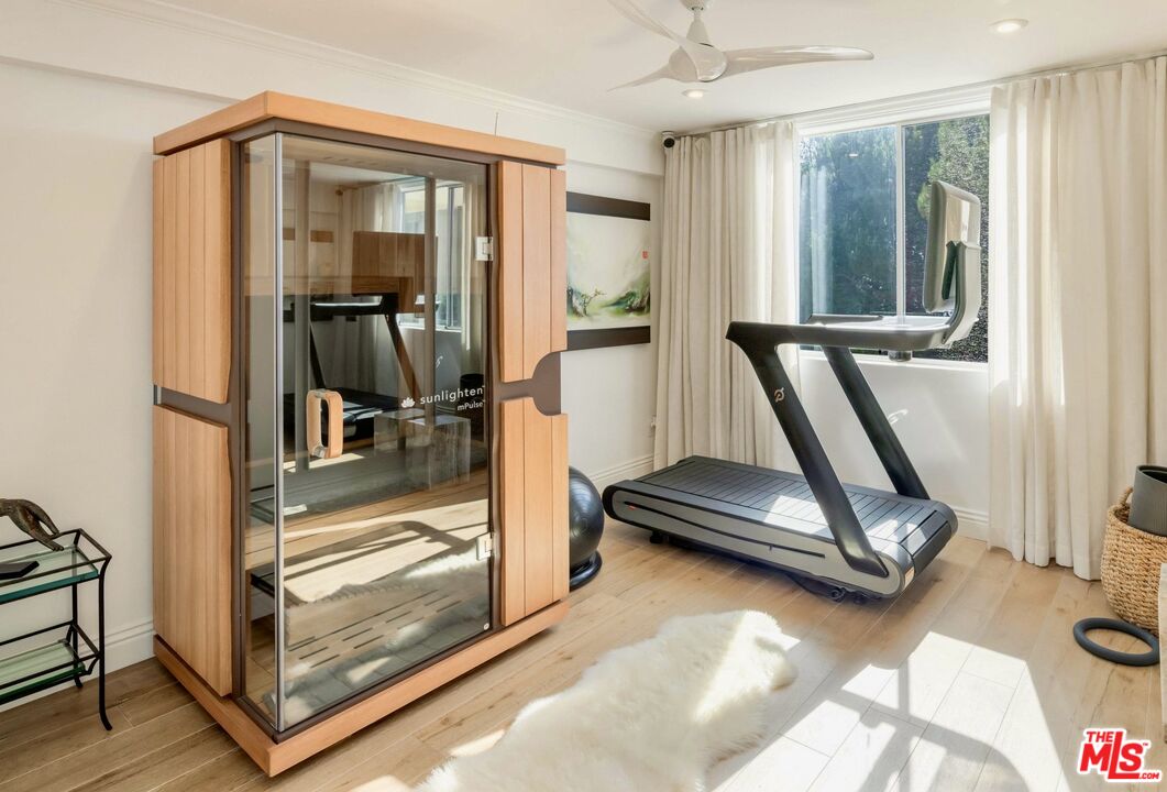 2385 Roscomare Rd Unit: D3