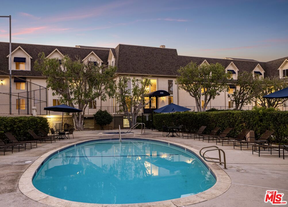 2385 Roscomare Rd Unit: D3