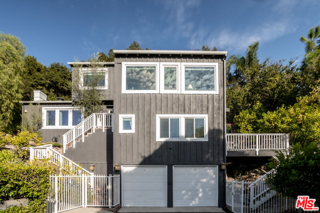3835 Fairway Ave