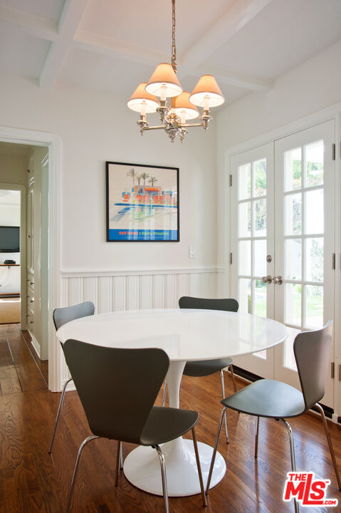 1285 Sunset Plaza Dr