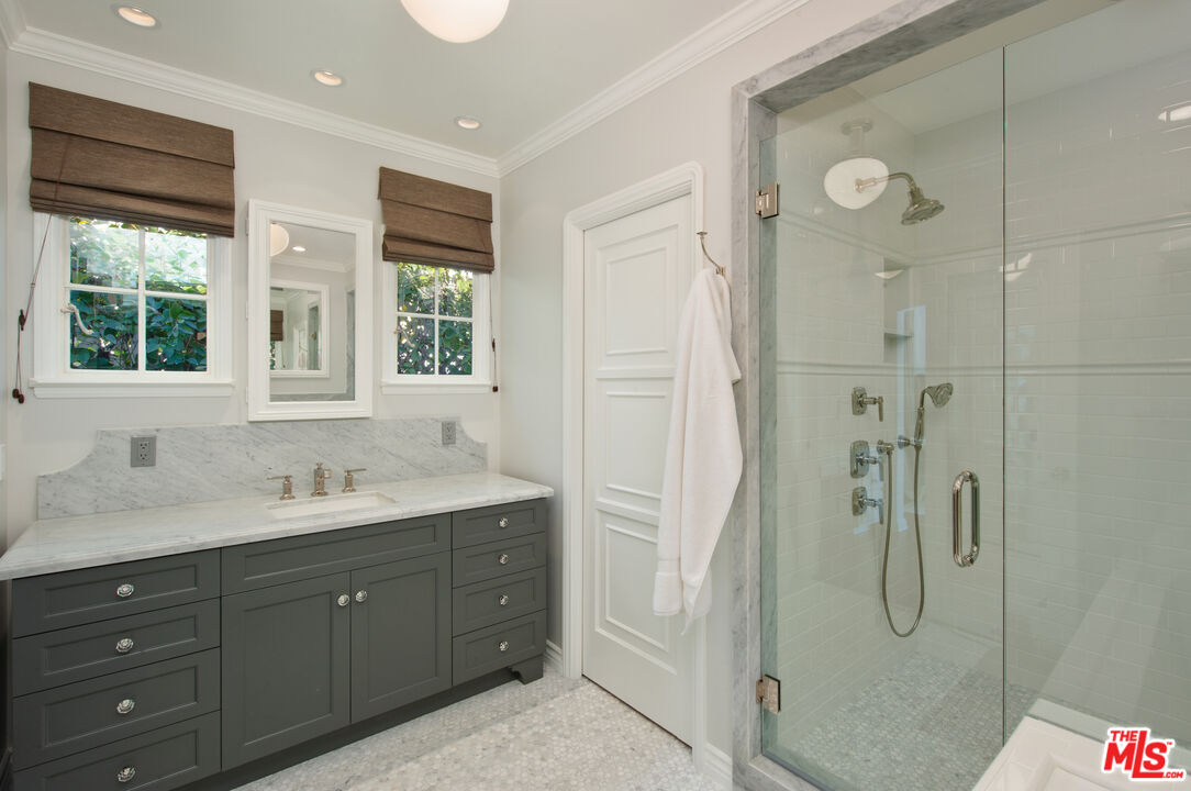 1285 Sunset Plaza Dr