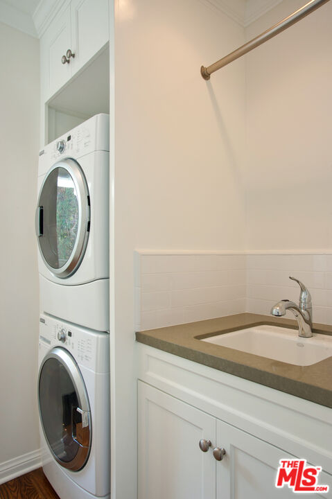 1285 Sunset Plaza Dr