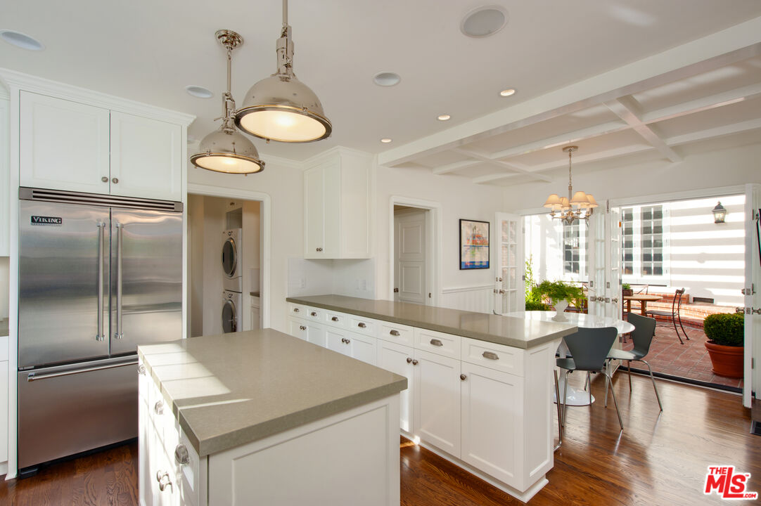 1285 Sunset Plaza Dr