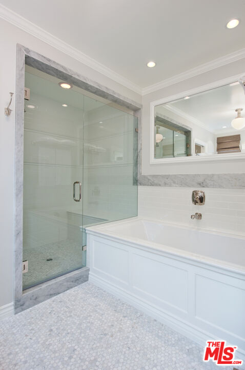 1285 Sunset Plaza Dr