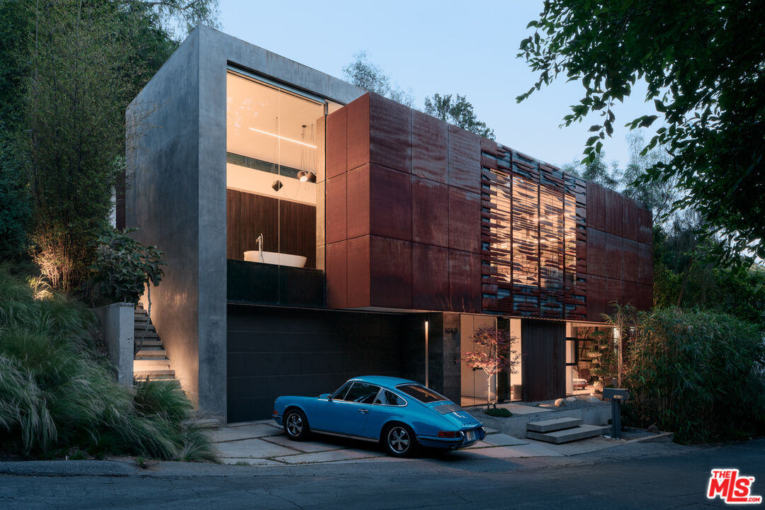 8050 Willow Glen Rd