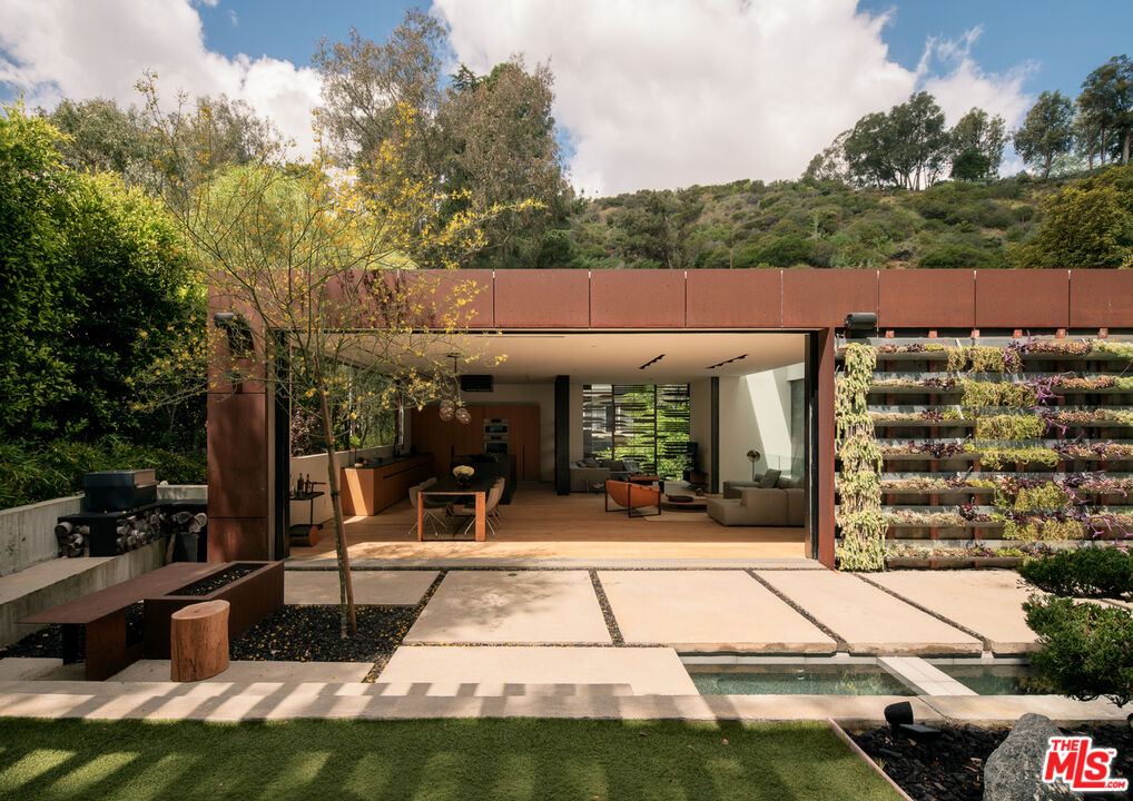 8050 Willow Glen Rd
