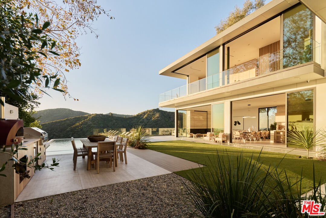 1149 Linda Flora Dr