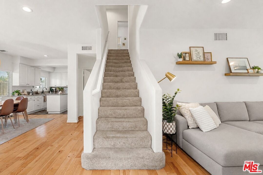 20300 Vanowen St Unit: 44