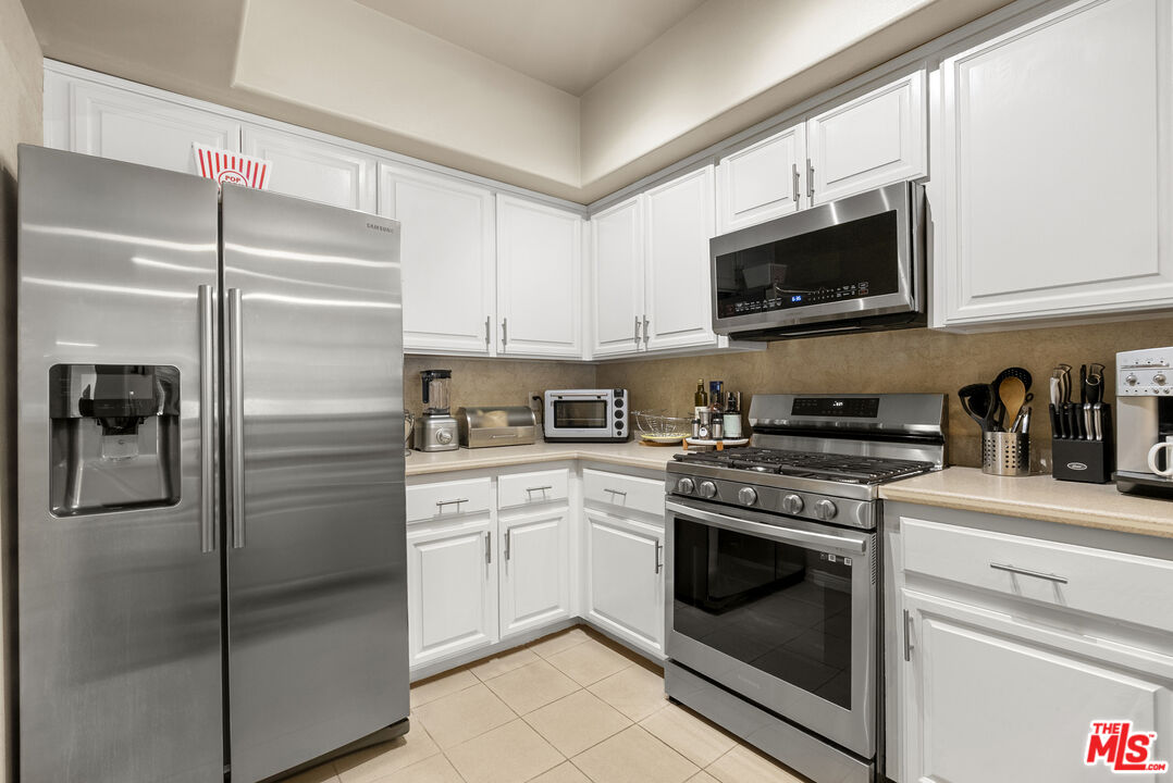 12011 Goshen Ave Unit: 102