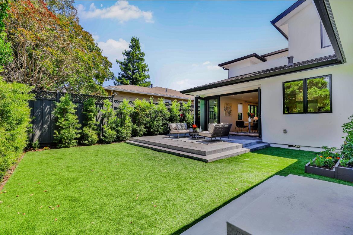 1050 Lucky AVE