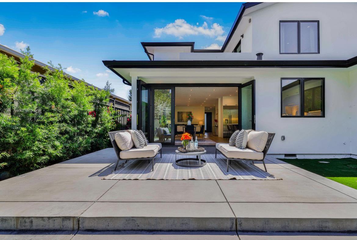 1050 Lucky AVE