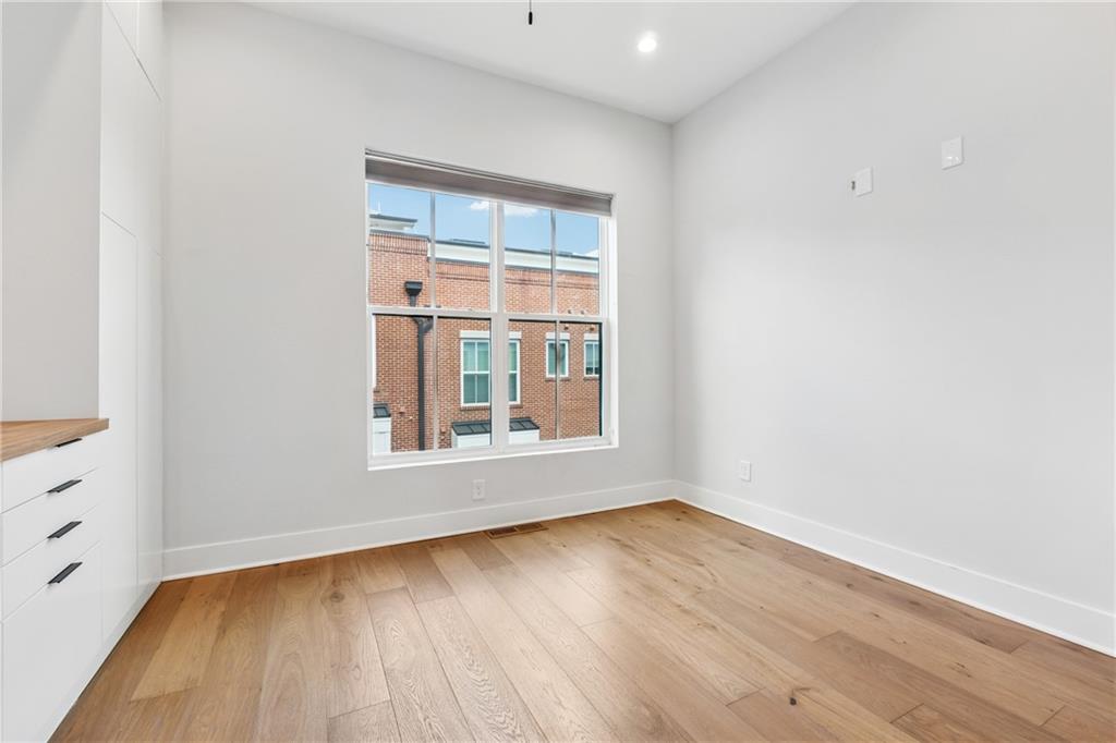 75 Boulevard NE Unit 11