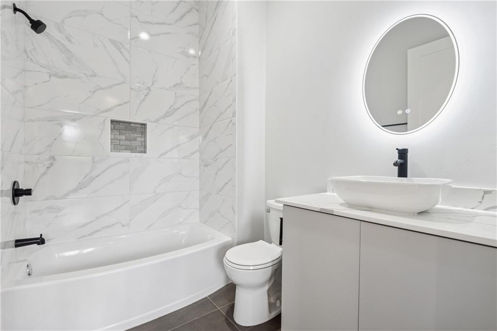 75 Boulevard NE Unit 11