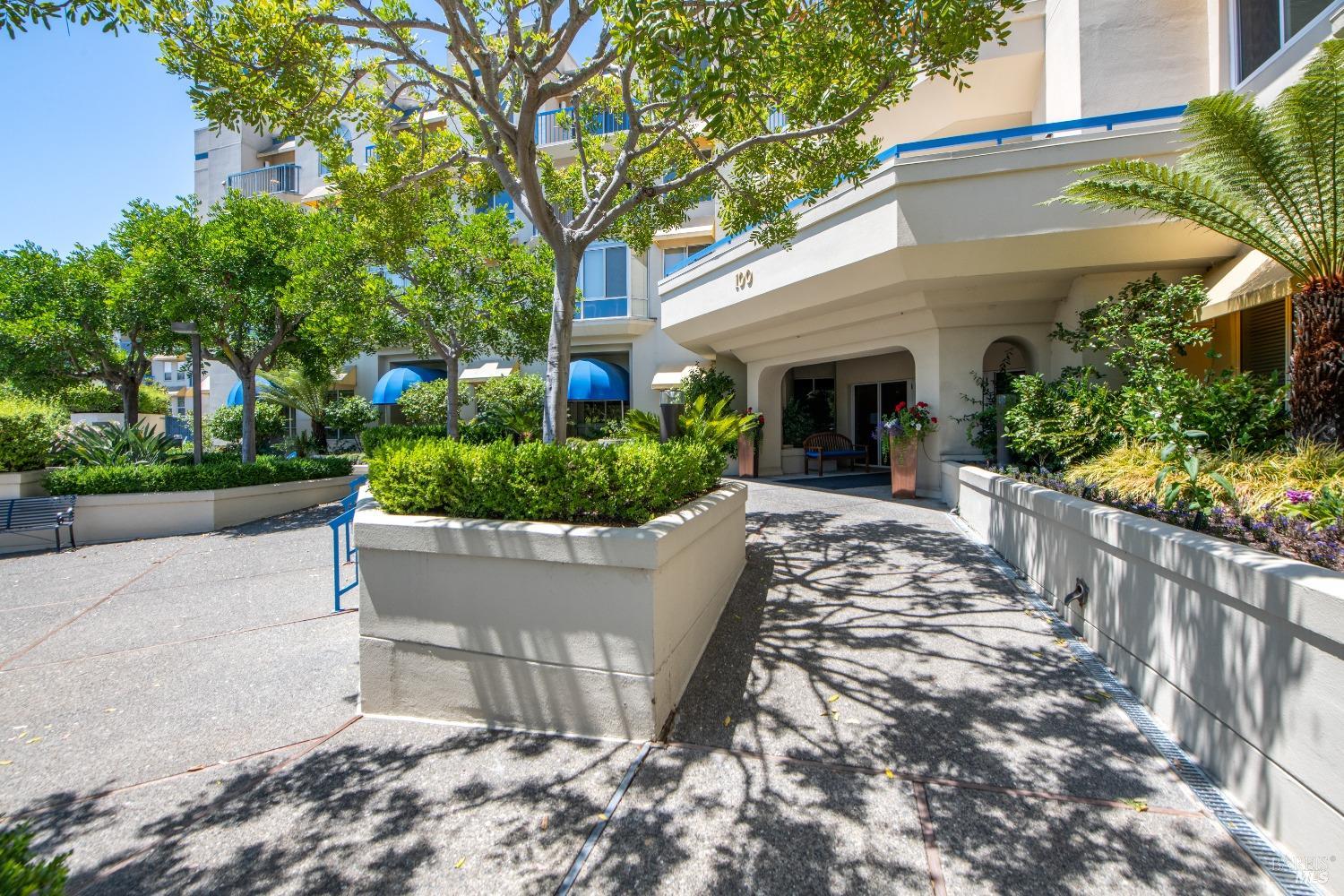 100 Thorndale Dr #403