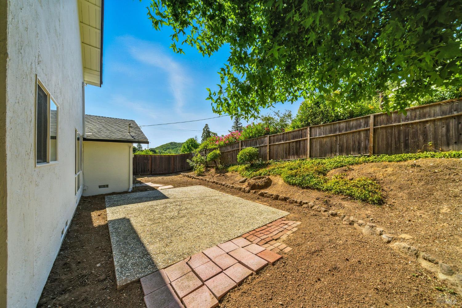 2559 Las Gallinas Ave