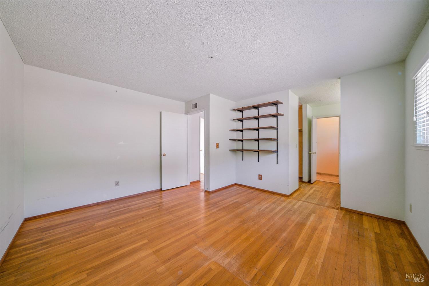 2559 Las Gallinas Ave
