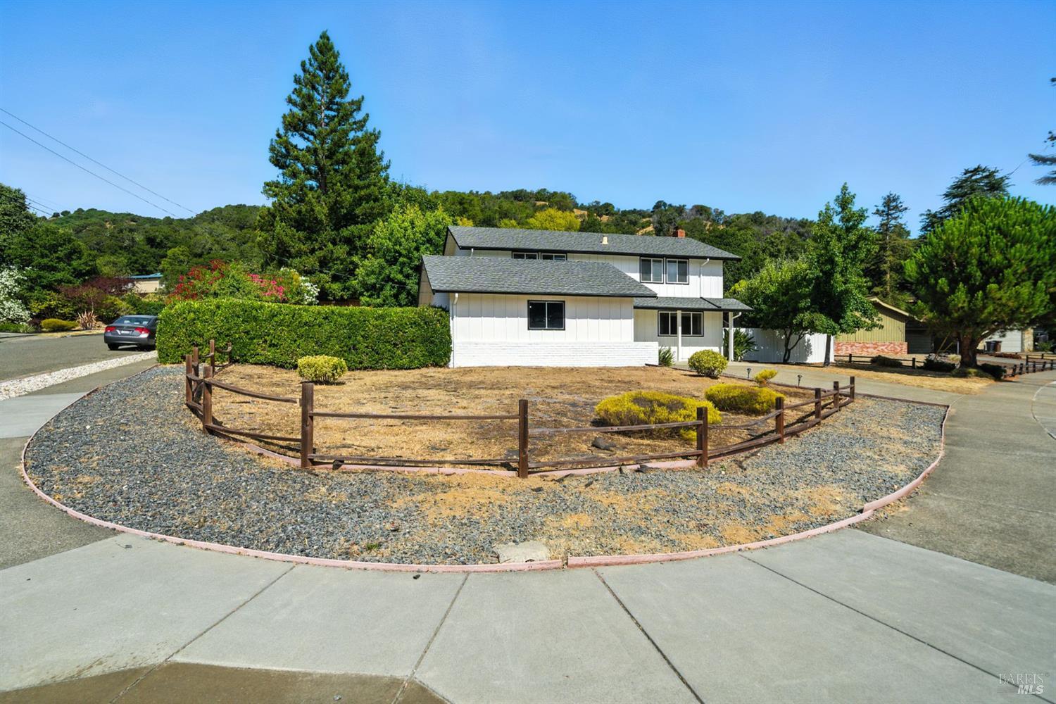 2559 Las Gallinas Ave