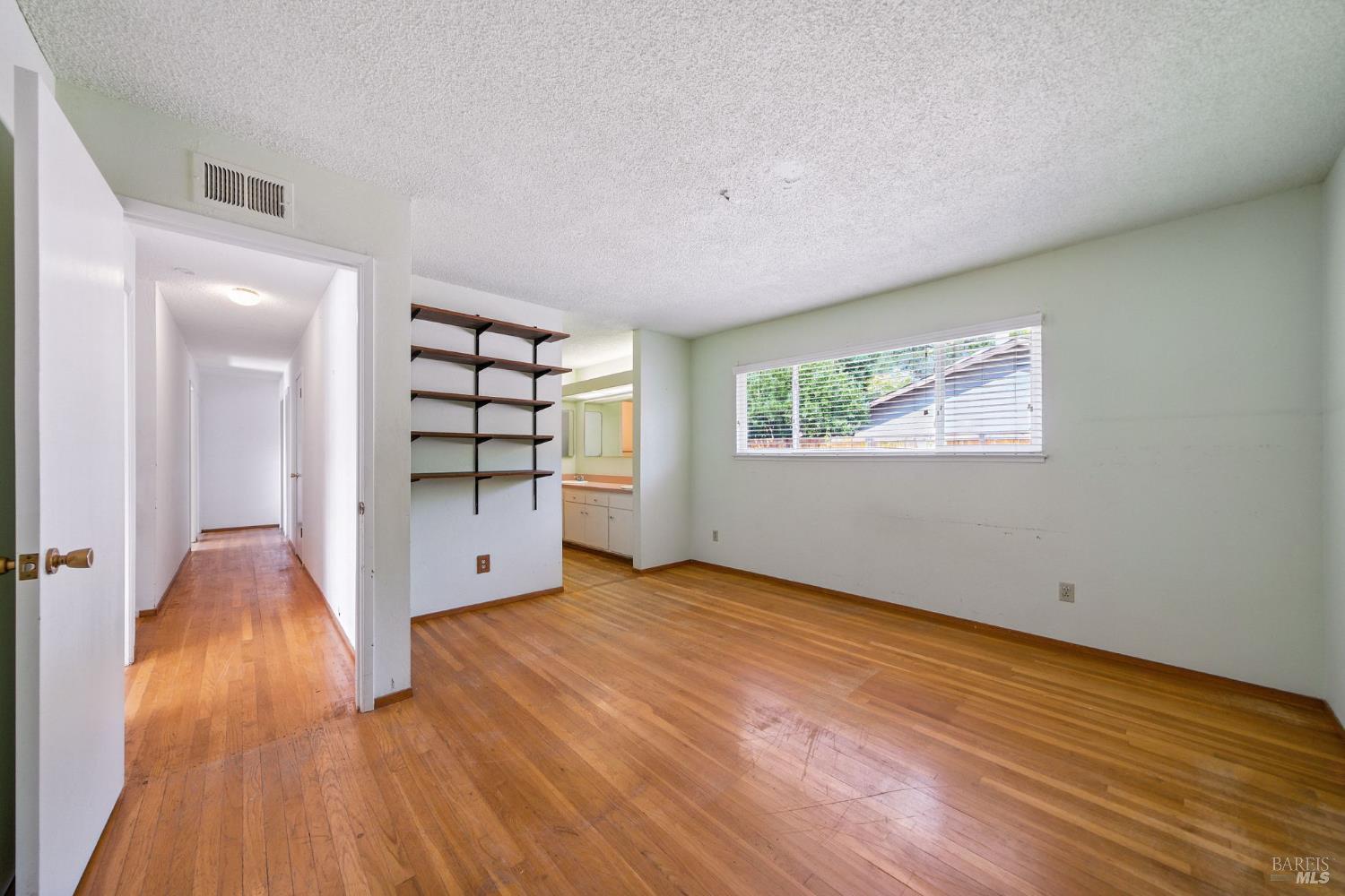 2559 Las Gallinas Ave