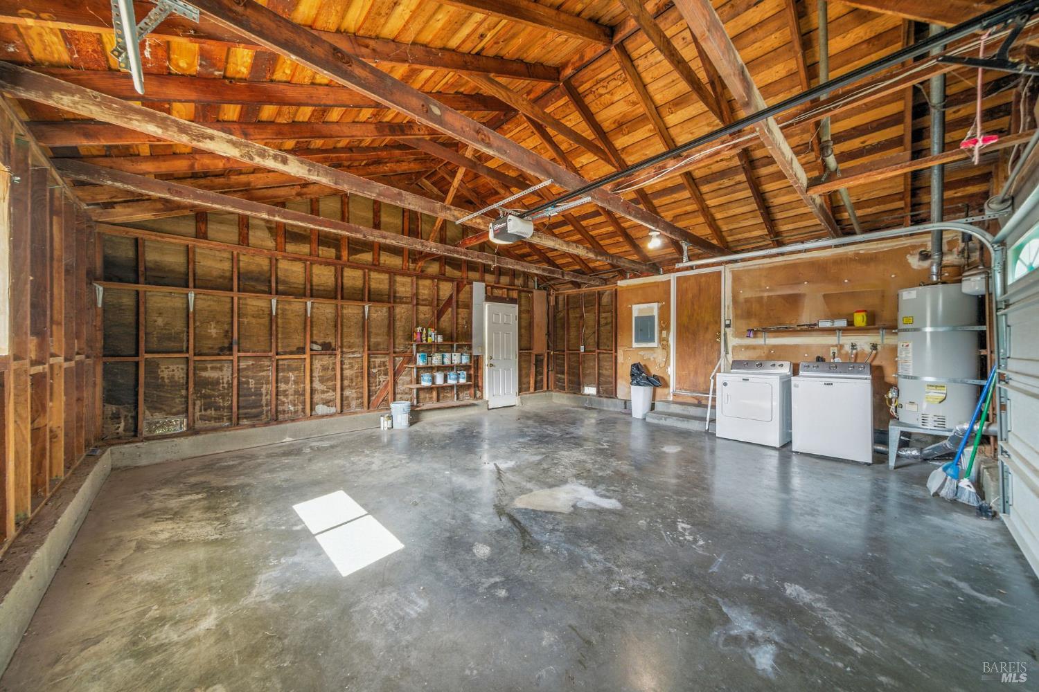 2559 Las Gallinas Ave