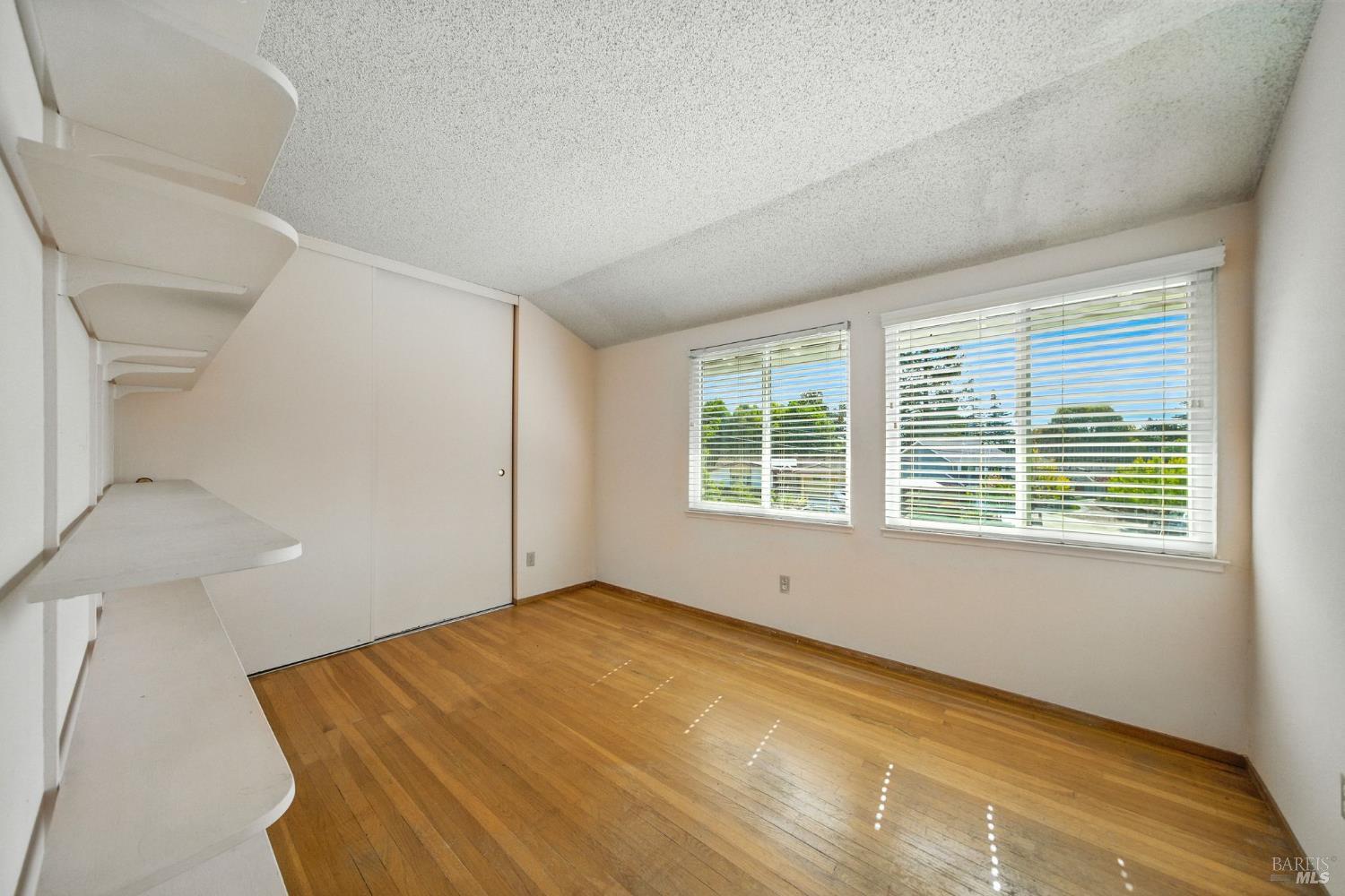 2559 Las Gallinas Ave